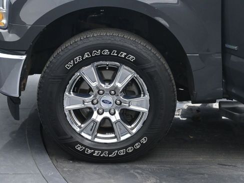 Used 2017 Ford F150 XLT w/ XTR Package image 28