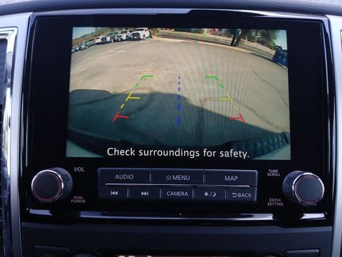 Used 2021 Nissan Titan SV w/ SV Convenience Package RWD image 9