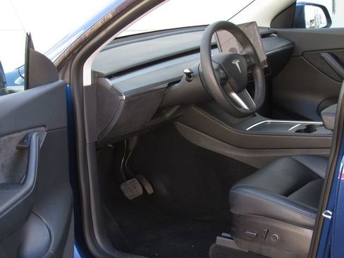 Used 2022 Tesla Model Y Long Range AWD/4WD image 9