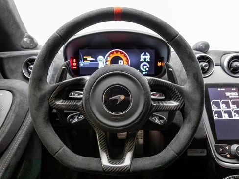 Used 2020 McLaren 620R image 13