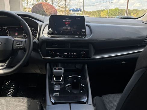 Used 2025 Nissan Rogue SV image 21