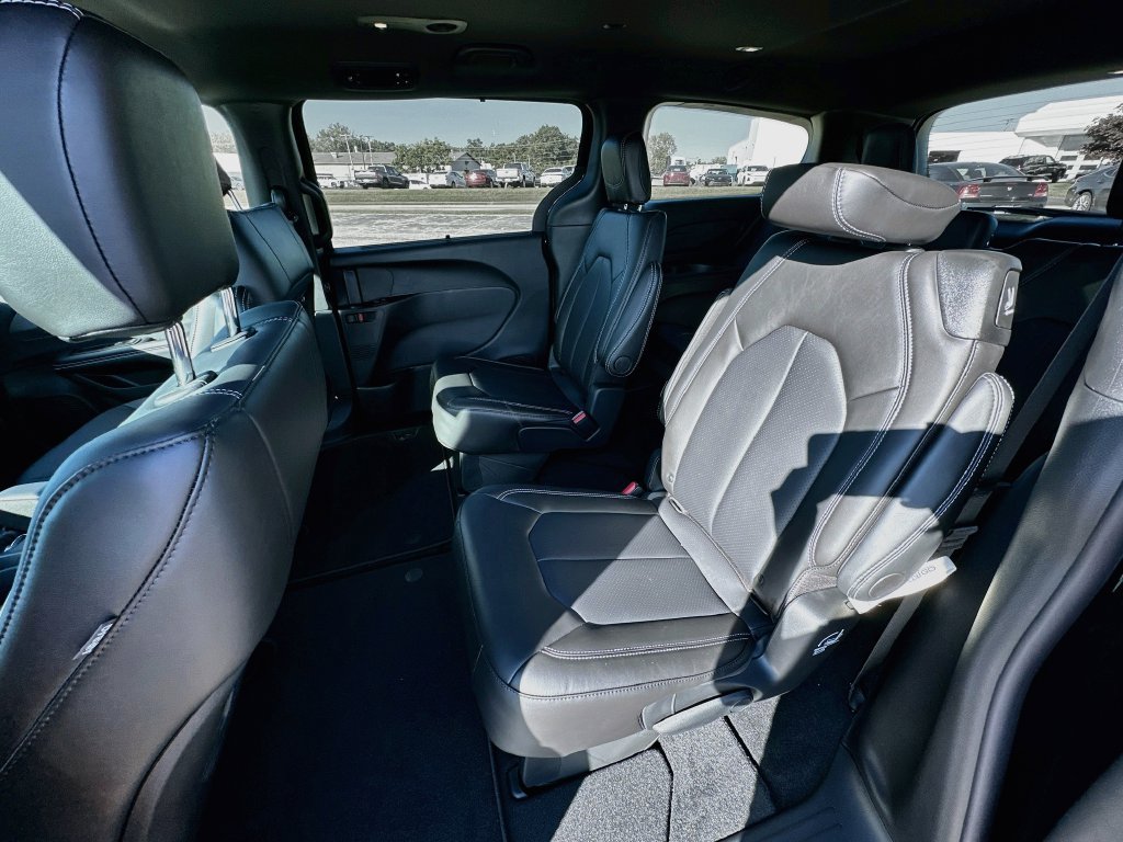 New 2027 Chrysler Pacifica Select AWD/4WD image 30