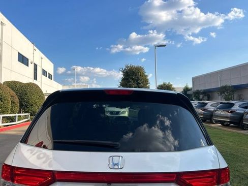 Used 2015 Honda Odyssey Touring image 3