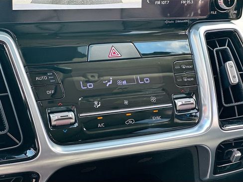 Certified 2023 Kia Sorento SX image 16