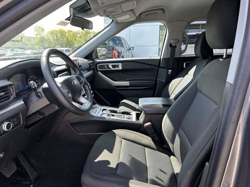 Used 2023 Ford Explorer XLT AWD/4WD image 13