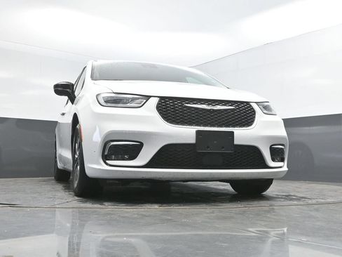 Used 2024 Chrysler Pacifica Limited FWD image 33