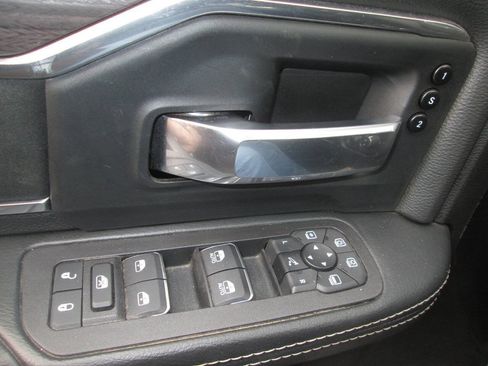 Used 2025 RAM 2500 Laramie AWD/4WD image 15