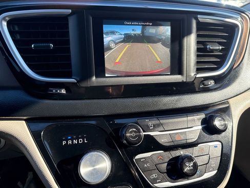 Used 2021 Chrysler Voyager Lxi image 19