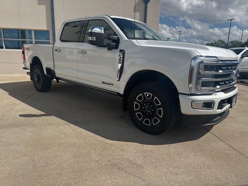 Used 2024 Ford F350 Platinum image 6