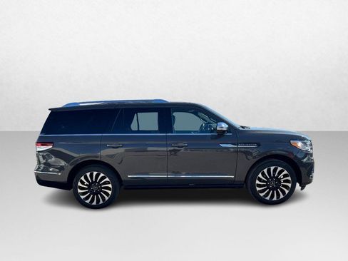 Used 2022 Lincoln Navigator Black Label image 4