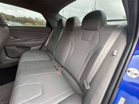 Certified 2025 Hyundai Elantra SE image 22