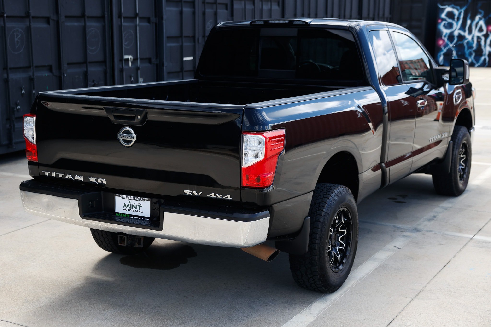Used 2017 Nissan Titan SV AWD/4WD image 15