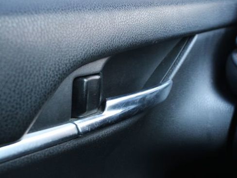 Used 2018 Toyota Camry LE image 6