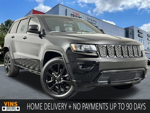 Used 2018 Jeep Grand Cherokee Altitude RWD image 1