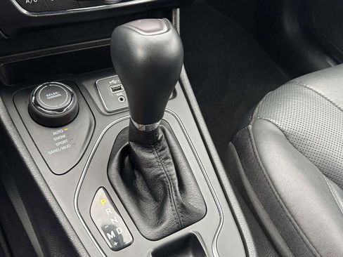 Used 2019 Jeep Cherokee High Altitude image 28