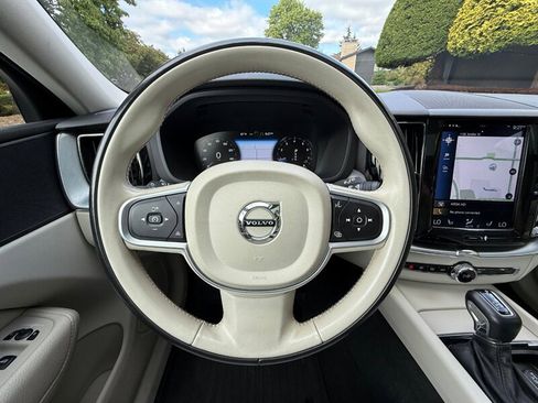 Used 2018 Volvo XC60 T5 Momentum w/ Convenience Package image 20