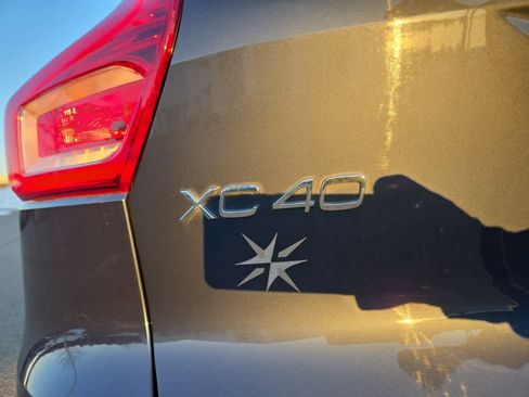 Used 2022 Volvo XC40 P8 Recharge Plus image 8