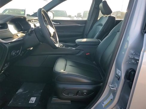 New 2025 Jeep Grand Cherokee Limited w/ MOPAR Finishing Package image 11