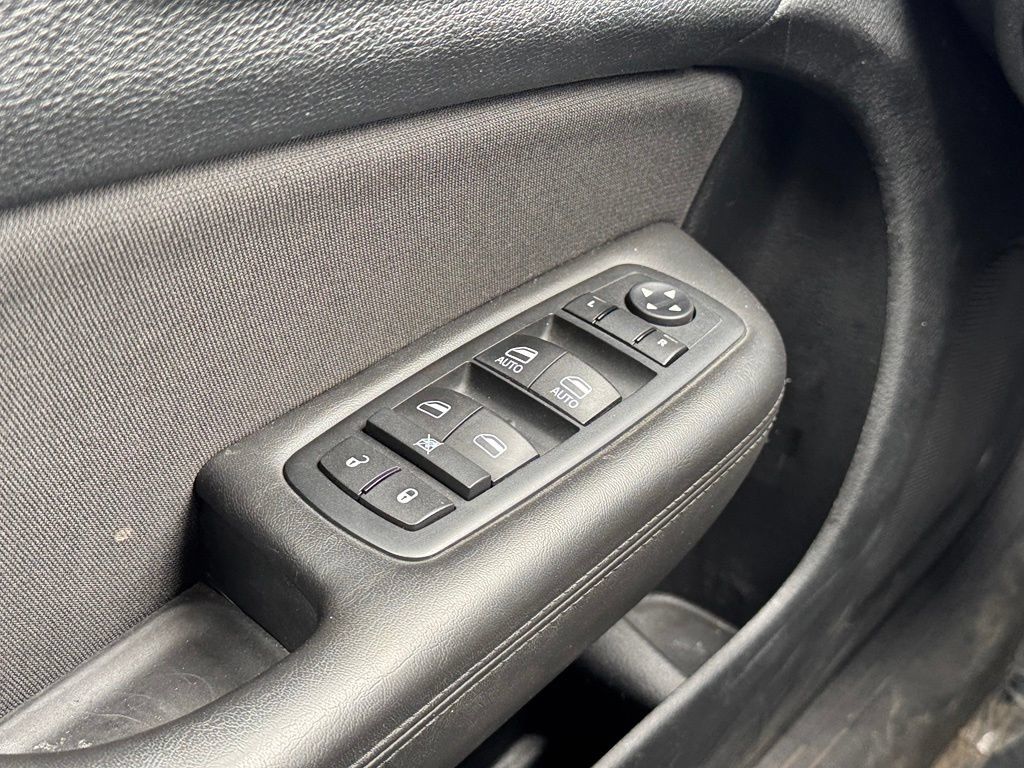 Used 2015 Chrysler 200 Limited w/ Convenience Group FWD image 32