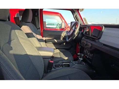 Used 2025 Jeep Wrangler Unlimited Sahara w/ Safety Group AWD/4WD image 6