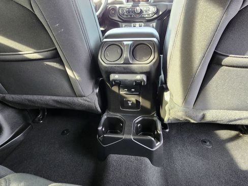 Used 2020 Jeep Wrangler Unlimited Sahara image 21