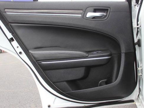 Used 2016 Chrysler 300 Limited image 15