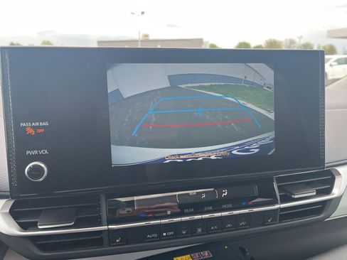 Used 2025 Toyota Sienna XLE FWD image 20
