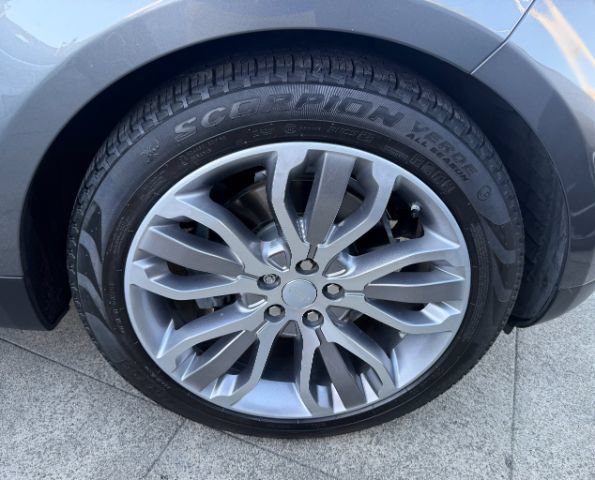Used 2017 Land Rover Range Rover Sport HSE AWD/4WD image 30