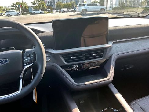 New 2026 Ford Explorer Platinum RWD image 7