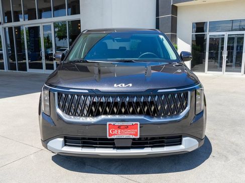 Used 2026 Kia Carnival FWD image 2