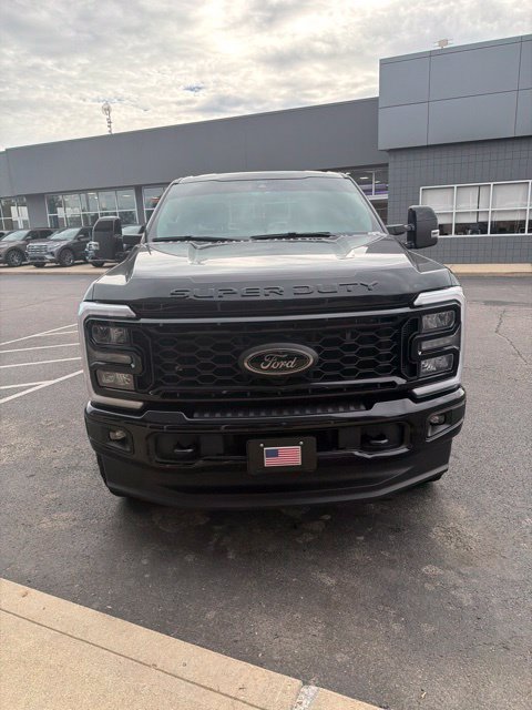 Used 2025 Ford F250 Lariat w/ Black Appearance Package AWD/4WD image 3