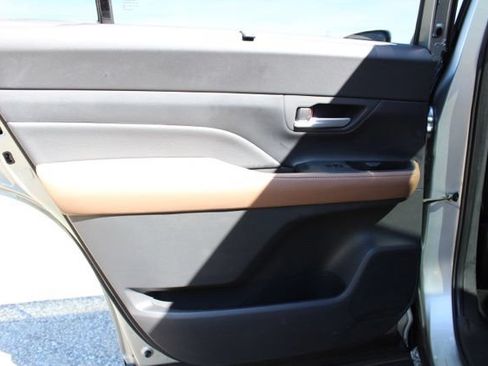 Used 2024 Toyota Grand Highlander AWD image 23