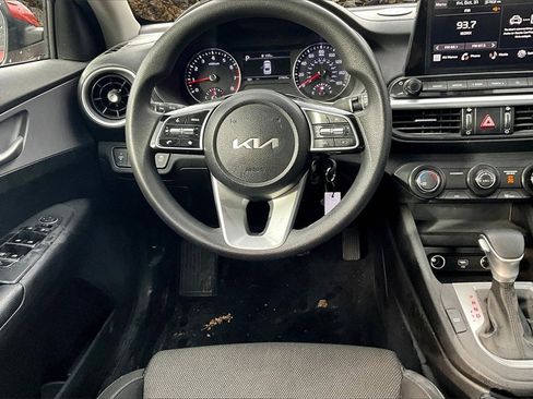 Used 2023 Kia Forte LXS image 5