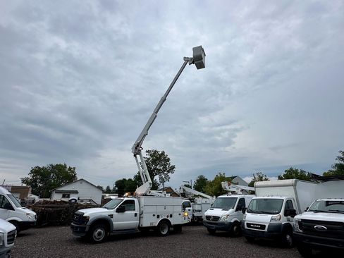 Used 2009 Ford F550 2WD Regular Cab Super Duty image 2