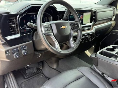 Used 2025 Chevrolet Silverado 1500 LT w/ Leather Package AWD/4WD image 12