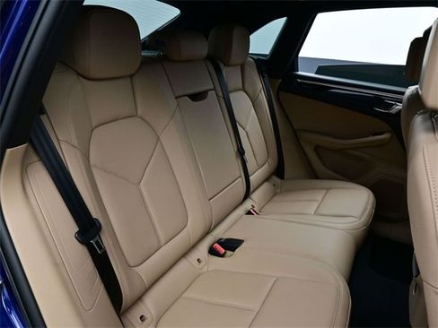 Used 2025 Porsche Macan image 17