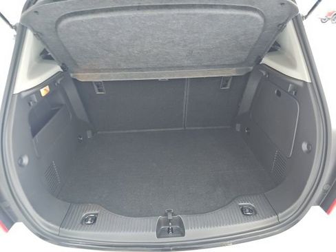 Certified 2022 Chevrolet Trax LT w/ LT Convenience Package image 9