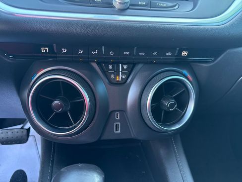 Used 2020 Chevrolet Blazer LT image 21