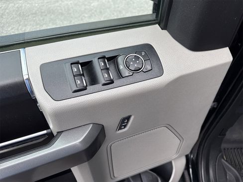 Used 2017 Ford F150 XLT image 14