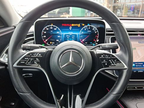 Used 2024 Mercedes-Benz E 350 4MATIC Sedan image 5