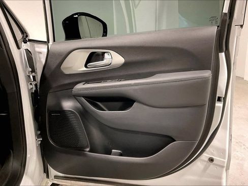 Used 2024 Chrysler Pacifica Limited w/ Uconnect Theater Family Group AWD/4WD image 22