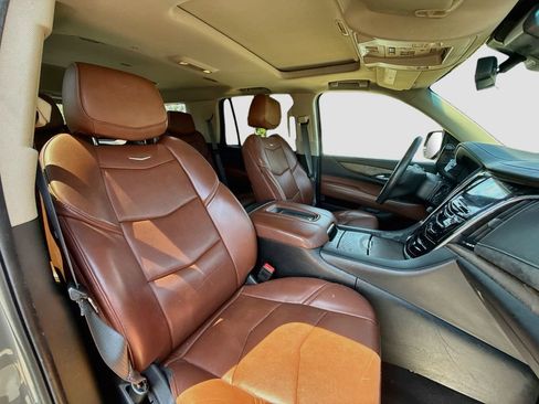 Used 2017 Cadillac Escalade Luxury AWD/4WD image 33