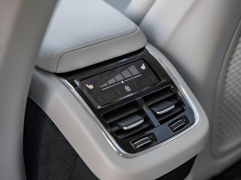 New 2026 Volvo XC60 B5 Ultra w/ Climate Package image 34