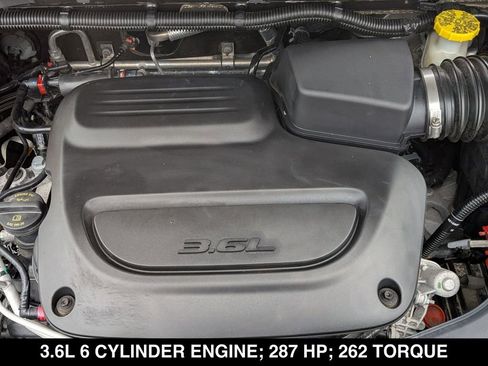 Used 2023 Chrysler Pacifica Touring-L FWD image 17