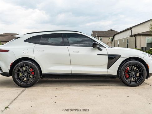 Used 2021 Aston Martin DBX image 9