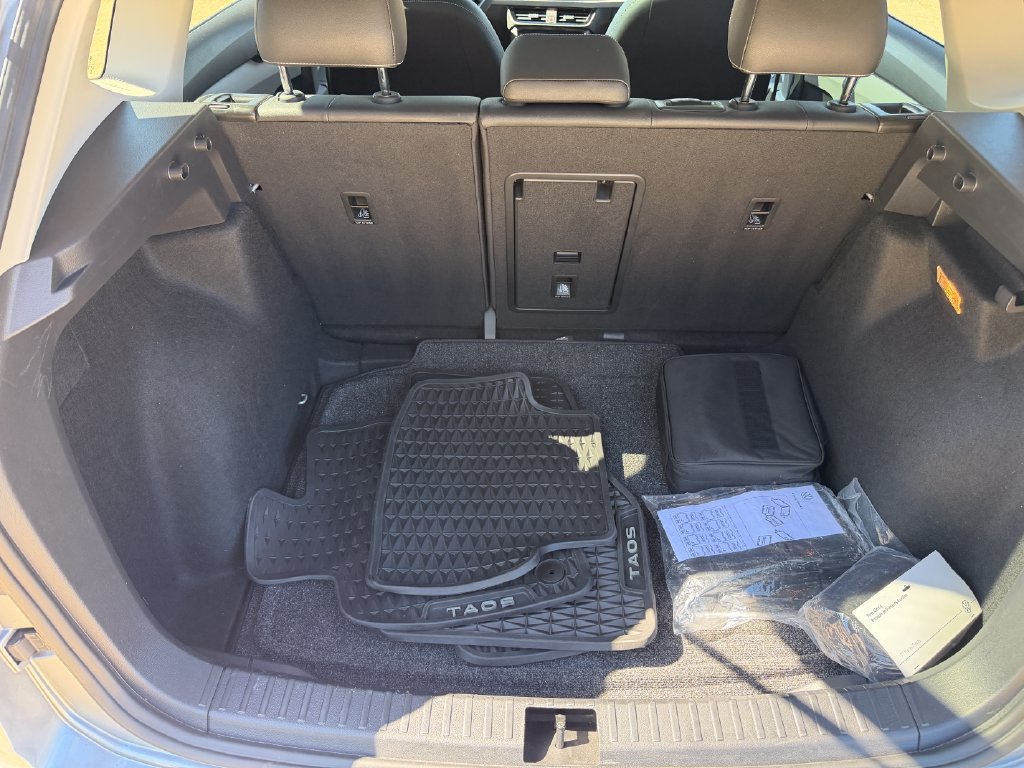 Certified 2023 Volkswagen Taos SE FWD image 27