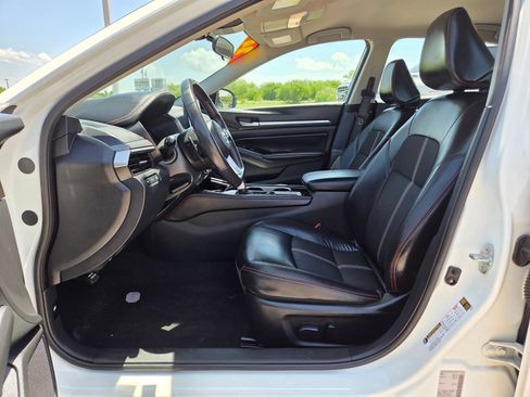 Used 2024 Nissan Altima 2.5 SR FWD image 13