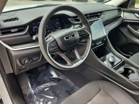 Used 2023 Jeep Grand Cherokee L Laredo AWD/4WD image 20