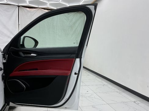 Used 2018 Alfa Romeo Stelvio AWD image 21