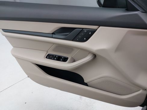 Certified 2022 Porsche Taycan image 29